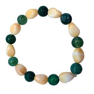 Dyed agate mother of pearl beaded stretch bracelet green